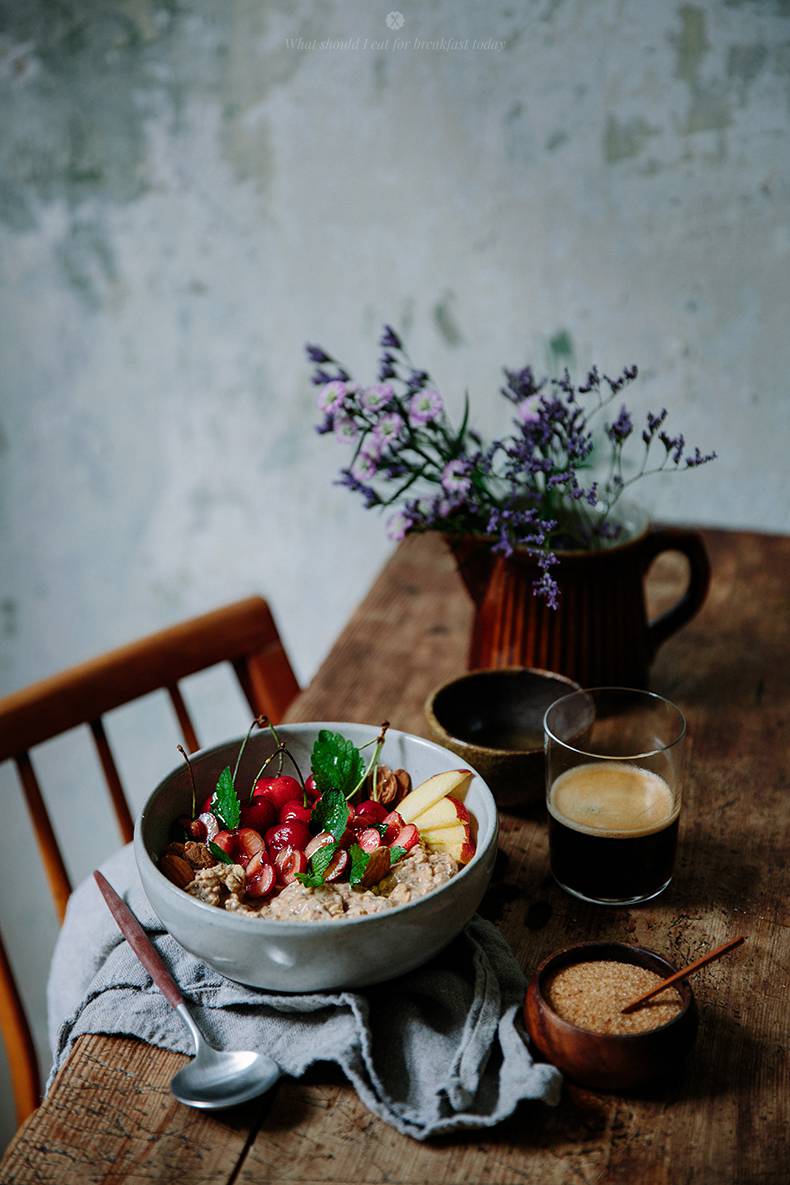 Overnight cherry oats to rock your morning  / Marta Greber
