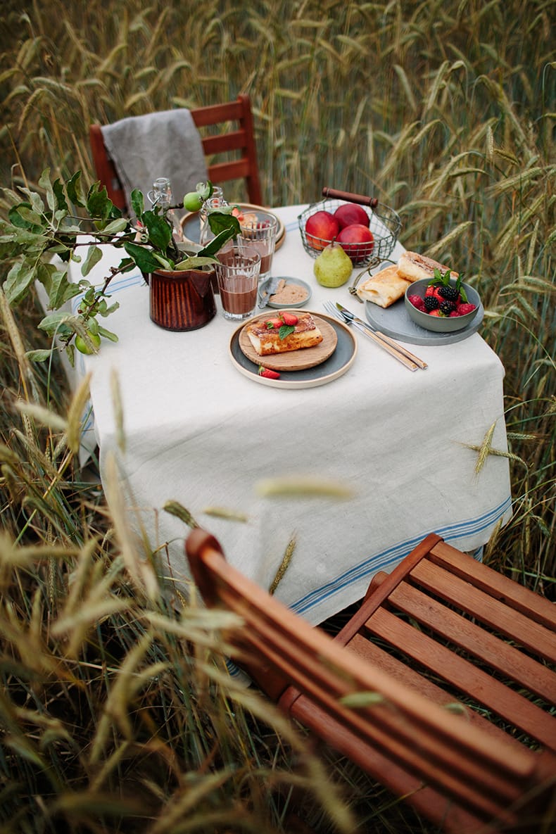 Breakfast between fields / Marta Greber
